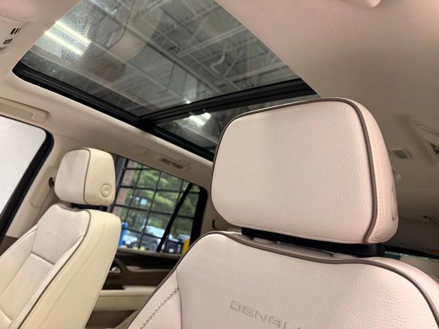 Used 2021 GMC Yukon Denali w/ Denali Premium Package AWD/4WD image 29