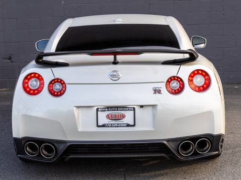 Used 2014 Nissan GT-R Black Edition image 11
