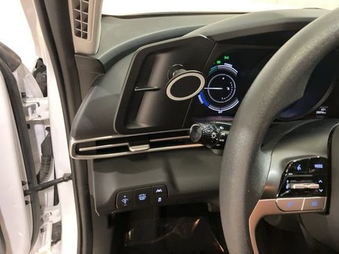 Used 2022 Hyundai Elantra Blue image 14