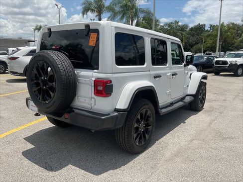 Used 2025 Jeep Wrangler Unlimited Sahara AWD/4WD image 13