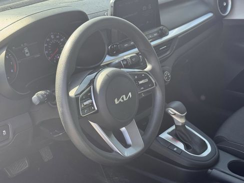 Used 2023 Kia Forte LXS w/ LXS Technology Package FWD image 13