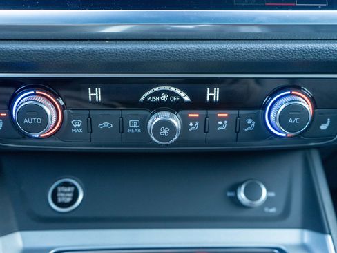 Used 2022 Audi Q3 2.0T Premium image 18