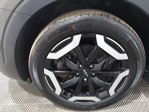 Used 2024 Kia Telluride EX AWD/4WD image 5