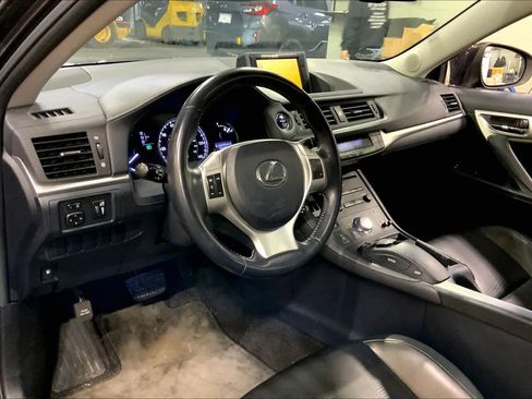 Used 2011 Lexus CT 200h Premium image 17