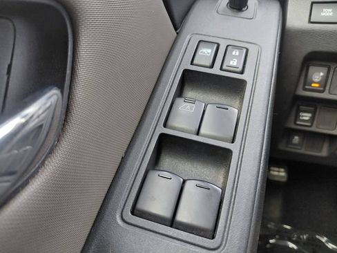 Used 2022 Nissan Frontier SV w/ Technology Package RWD image 19