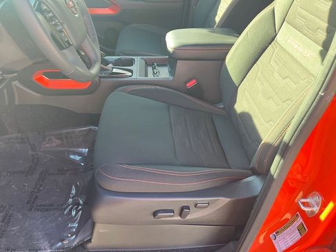 Used 2025 Nissan Frontier PRO-4X image 7