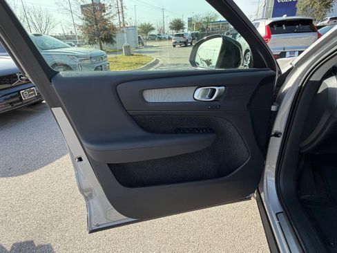 Certified 2025 Volvo XC40 B5 Plus image 22