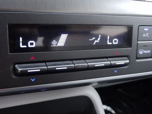 Used 2025 Hyundai Kona SEL FWD image 28
