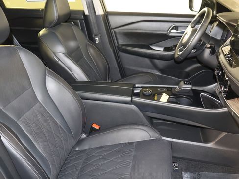 Used 2024 Nissan Rogue Platinum w/ Platinum Premium Package image 44