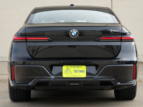 Used 2023 BMW 740i RWD image 11