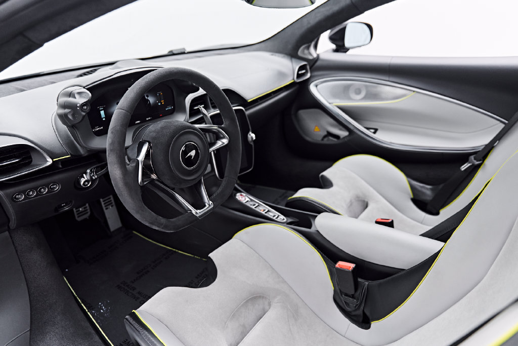 Used 2023 McLaren Artura RWD image 2