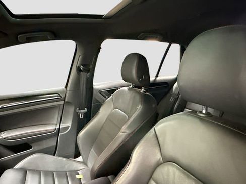 Used 2017 Volkswagen GTI SE image 22