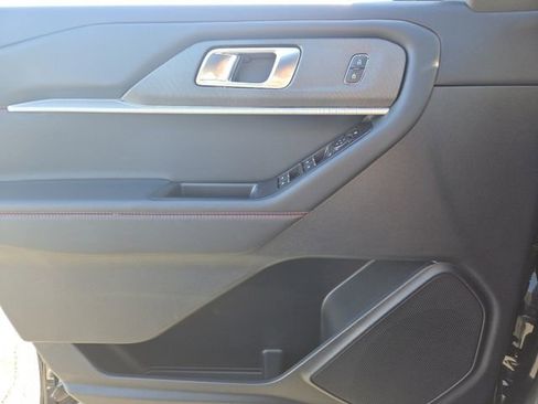 Used 2025 Ford Explorer ST-Line w/ ST-Line Street Pack image 32