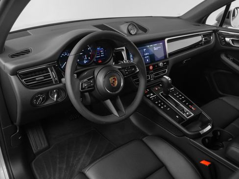 Used 2025 Porsche Macan image 4