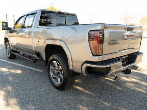 Used 2026 GMC Sierra 2500 AT4 image 5