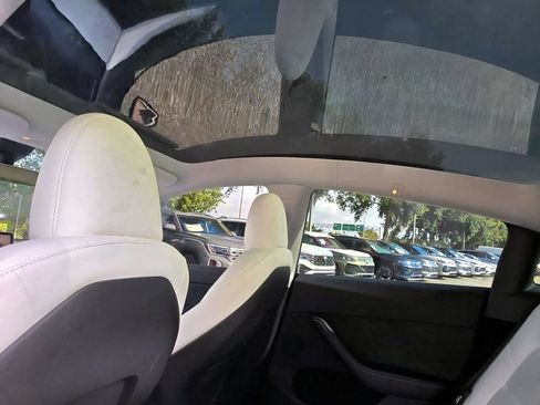 Used 2023 Tesla Model Y Long Range AWD/4WD image 28