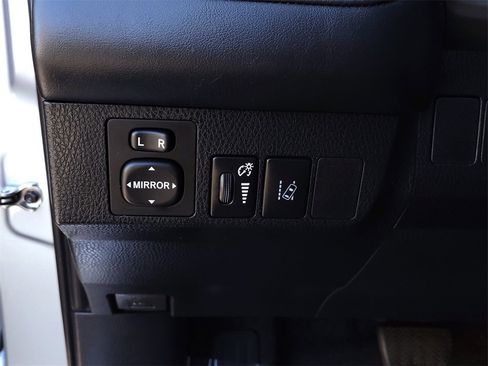 Used 2018 Toyota RAV4 LE image 17