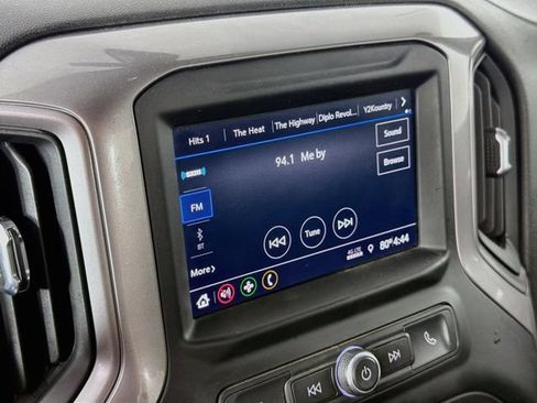 Used 2022 Chevrolet Silverado 2500 Custom w/ Custom Value Package AWD/4WD image 14