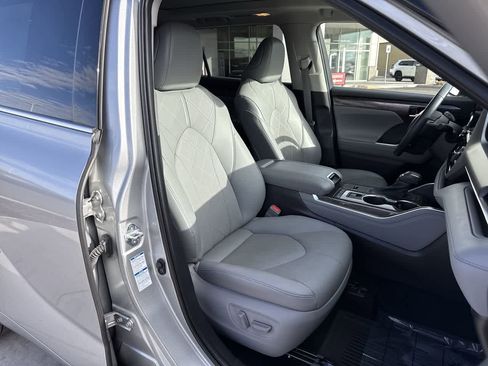 Used 2021 Toyota Highlander Platinum image 15