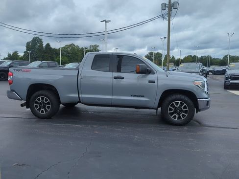 Used 2018 Toyota Tundra SR5 w/ TRD Off Road Package AWD/4WD image 10