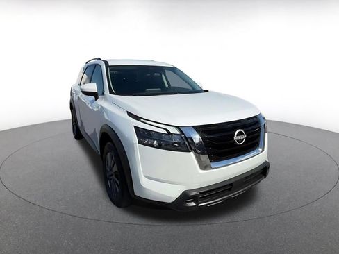 Used 2025 Nissan Pathfinder SV AWD/4WD image 3