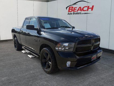 Used 2017 RAM 1500 Express w/ Black Ram 1500 Express Group AWD/4WD image 3
