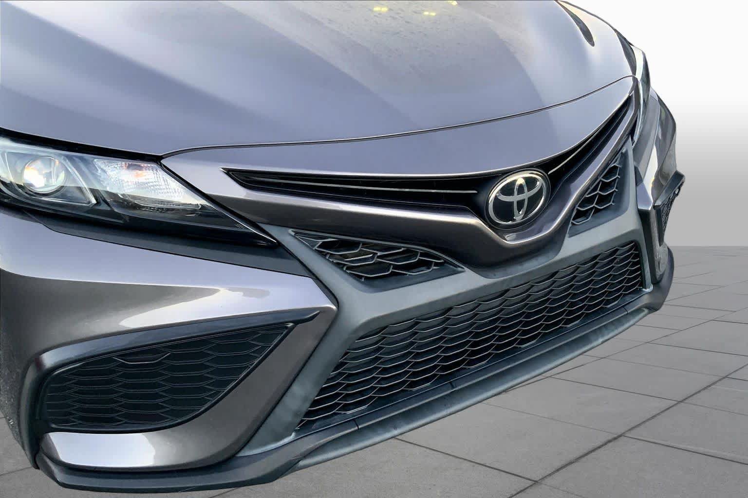 Used 2022 Toyota Camry SE FWD image 27