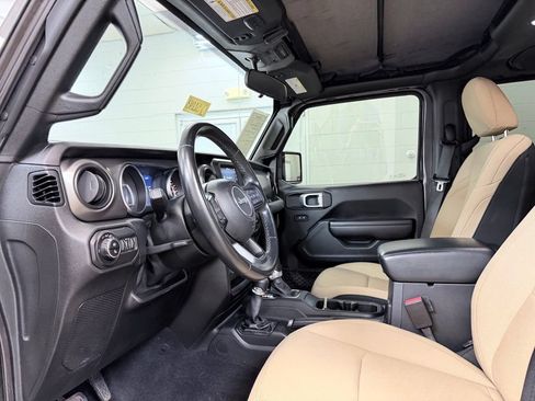 Used 2021 Jeep Gladiator Sport AWD/4WD image 14