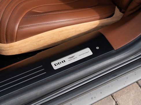 Used 2018 Aston Martin DB11 Coupe image 18