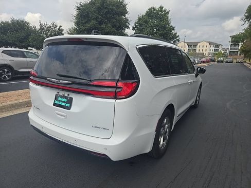 Used 2023 Chrysler Pacifica Limited FWD image 5