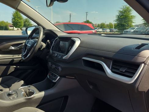 Used 2024 GMC Terrain SLE w/ Driver Convenience Package FWD image 18