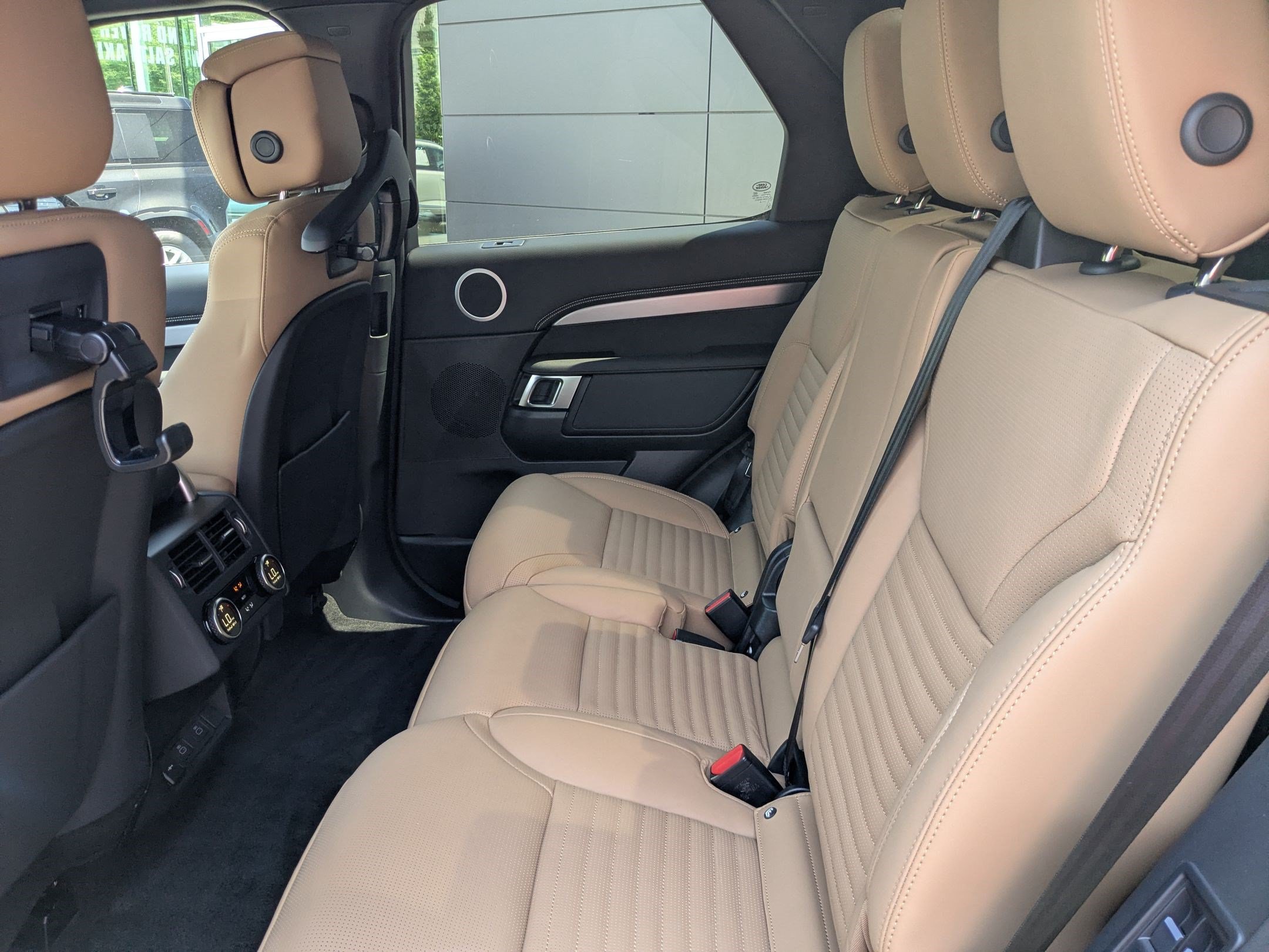 New 2026 Land Rover Discovery Limited Edition AWD/4WD image 29