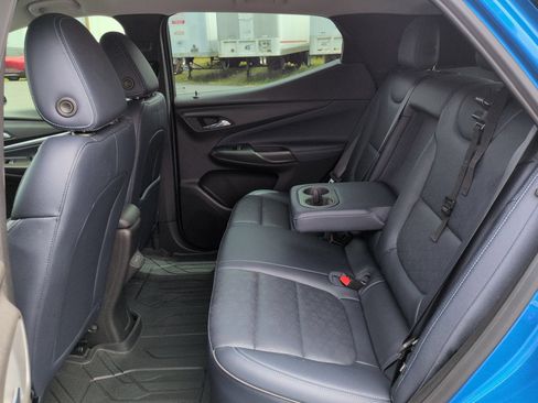 Certified 2022 Chevrolet Bolt EUV LT w/ Convenience Package FWD image 24