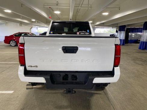 Used 2024 Toyota Tacoma SR5 AWD/4WD image 4