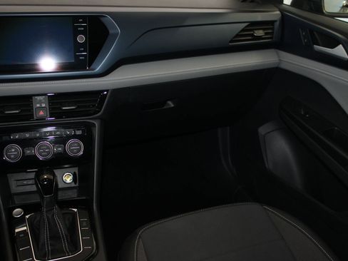 Used 2024 Volkswagen Taos SE image 27