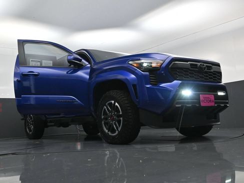 Used 2025 Toyota Tacoma TRD Sport AWD/4WD image 26