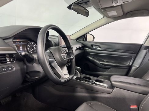 Used 2025 Nissan Altima 2.5 SV image 16