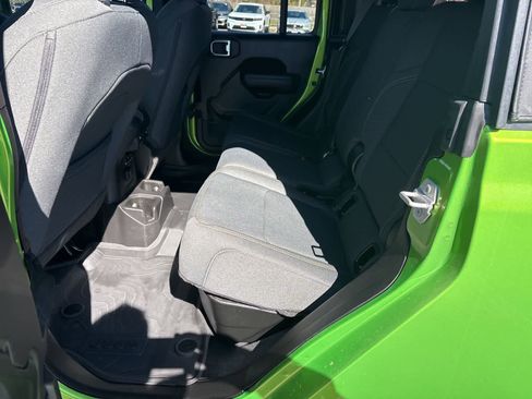 Used 2025 Jeep Gladiator Sport image 25