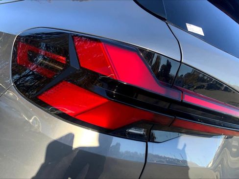 Used 2024 BMW X5 xDrive40i w/ Premium Package image 53