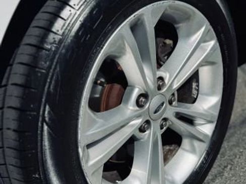 Used 2013 Ford Taurus SEL image 8