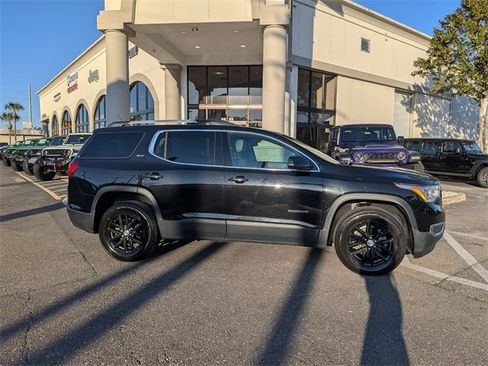 Used 2018 GMC Acadia SLT image 2