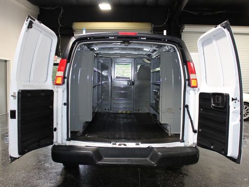 Used 2012 Chevrolet Express 1500 RWD image 22