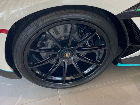 Used 2021 Lamborghini Aventador SVJ image 11