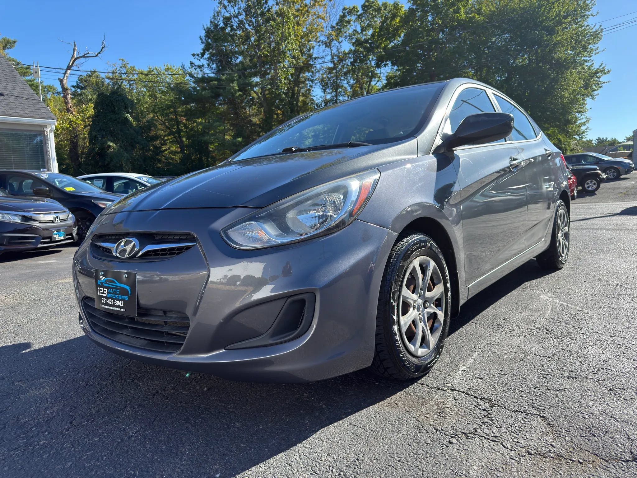 Used 2012 Hyundai Accent GLS FWD image 3
