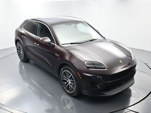 Certified 2025 Porsche Macan 4 Electric image 43