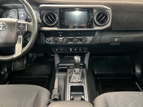 Used 2019 Toyota Tacoma TRD Off-Road w/ Technology Package AWD/4WD image 13