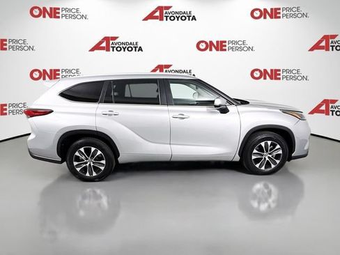Used 2023 Toyota Highlander XLE FWD image 8