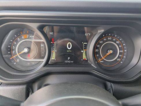 Used 2025 Jeep Wrangler Sahara image 28