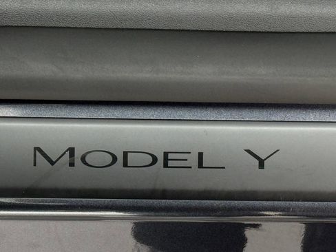 Used 2024 Tesla Model Y Performance AWD/4WD image 17