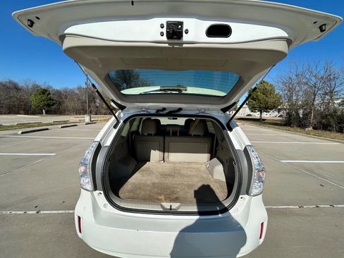 Used 2013 Toyota Prius V Two image 10
